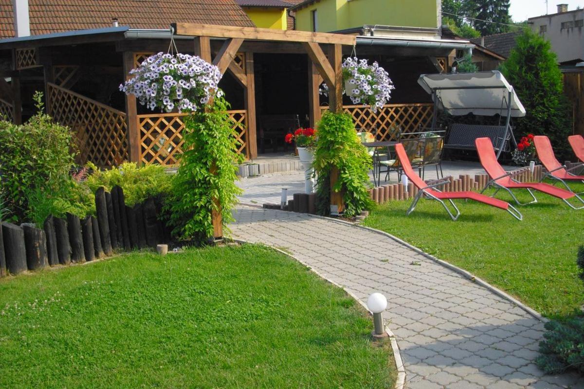 Penzion U Balcarky Ostrov u Macochy Exterior photo