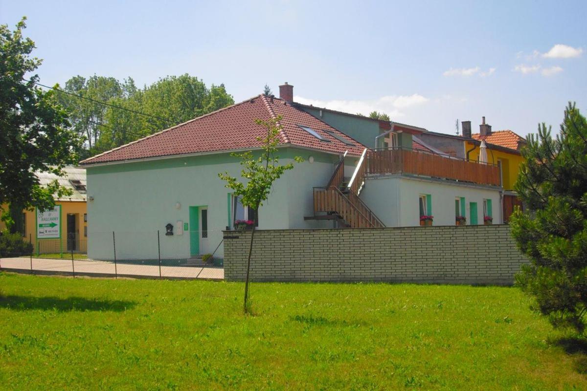 Penzion U Balcarky Ostrov u Macochy Exterior photo